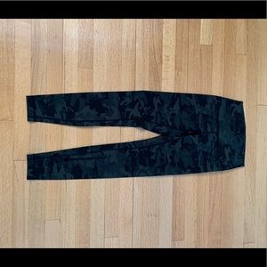 Lulu lemon size 6 camo